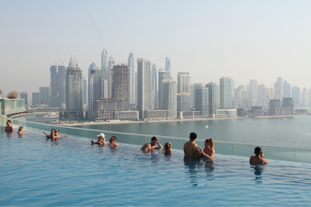Dubai é outro nível – Há piscinas nos terraços de arranha-céus